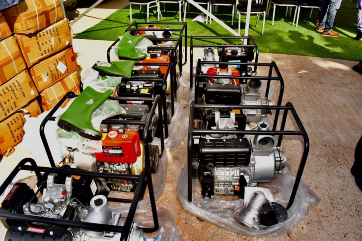 Photos/ ONAS : Cérémonie de remise de pick-up et motos à ses agents et des matériels de lutte contre les inondations aux maires de Pire, Richard Toll et Touba Photos/ ONAS : Cérémonie de remise de pick-up et motos à ses agents et des matériels de lutte contre les inondations aux maires de Pire, Richard Toll et Touba