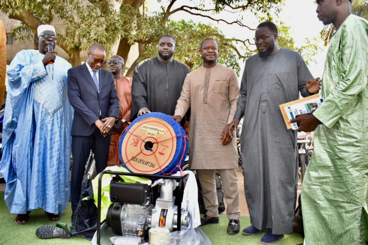Photos/ ONAS : Cérémonie de remise de pick-up et motos à ses agents et des matériels de lutte contre les inondations aux maires de Pire, Richard Toll et Touba Photos/ ONAS : Cérémonie de remise de pick-up et motos à ses agents et des matériels de lutte contre les inondations aux maires de Pire, Richard Toll et Touba