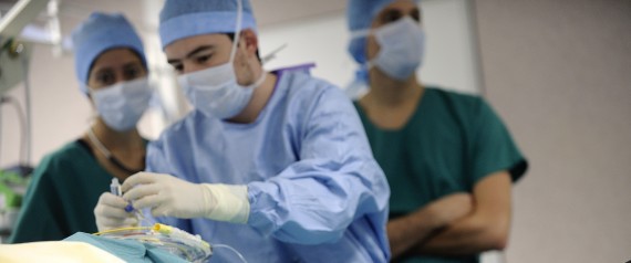 Des touchers vaginaux sur des patientes endormies sous anesthésie: des médecins alertent le gouvernement, qui veut "faire la lumière" sur les cas évoqués