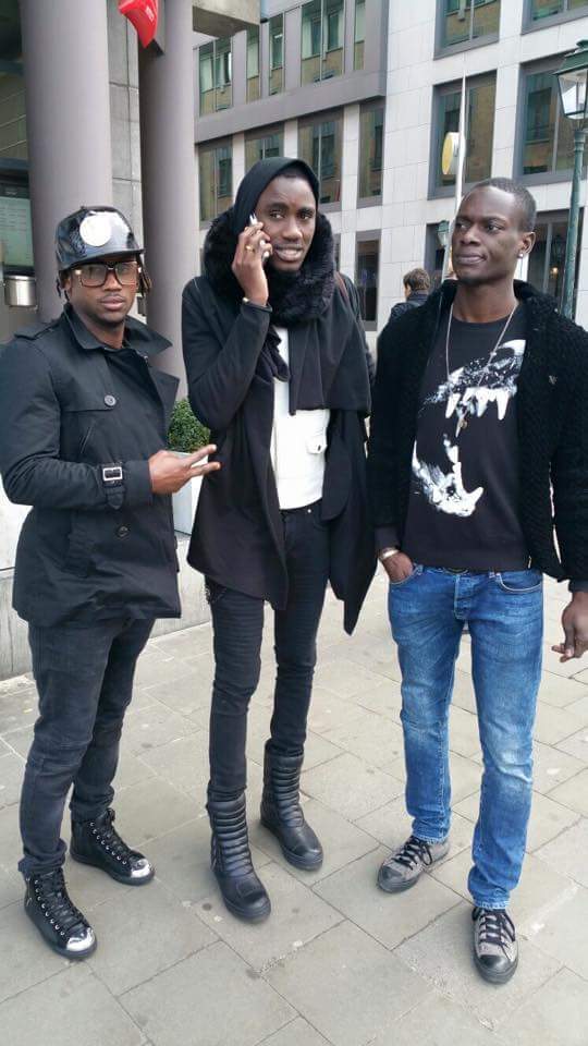 Wally Seck en compagnie des ses amis El Lifa et Jules à Paris 