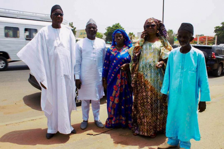 Attentat perpétré contre un bus à Yarakh: Le PDS a rendu visite au propriétaire du bus, aux blessés et à la famille des défuntes Attentat perpétré contre un bus à Yarakh: Le PDS a rendu visite au propriétaire du bus, aux blessés et à la famille des défuntes