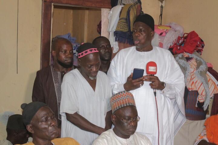 Attentat perpétré contre un bus à Yarakh: Le PDS a rendu visite au propriétaire du bus, aux blessés et à la famille des défuntes Attentat perpétré contre un bus à Yarakh: Le PDS a rendu visite au propriétaire du bus, aux blessés et à la famille des défuntes