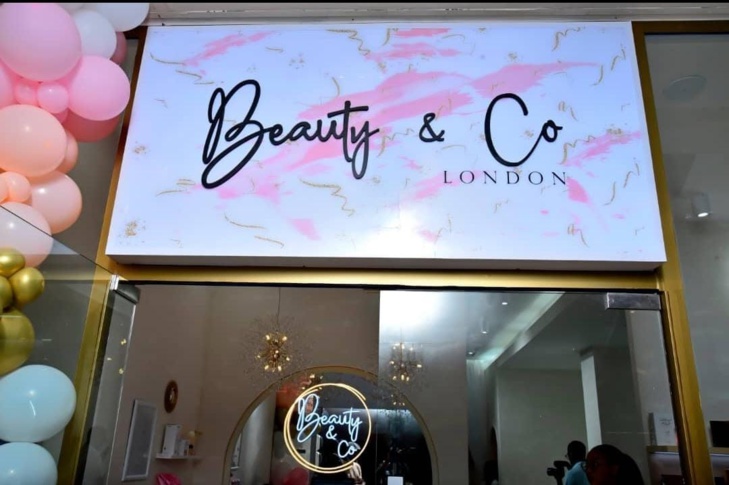 Inauguration du nouveau salon de Ndèye Sokhna, la fille de Youssou Ndour au Sea Plaza en images (Photos) Inauguration du nouveau salon de Ndèye Sokhna, la fille de Youssou Ndour au Sea Plaza en images (Photos)