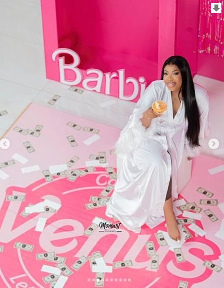 Enterrement de sa vie de jeune fille: La fille de Youssou Ndour, Vénus, adopte le look Barbie (Photos) Enterrement de sa vie de jeune fille: La fille de Youssou Ndour, Vénus, adopte le look Barbie (Photos)