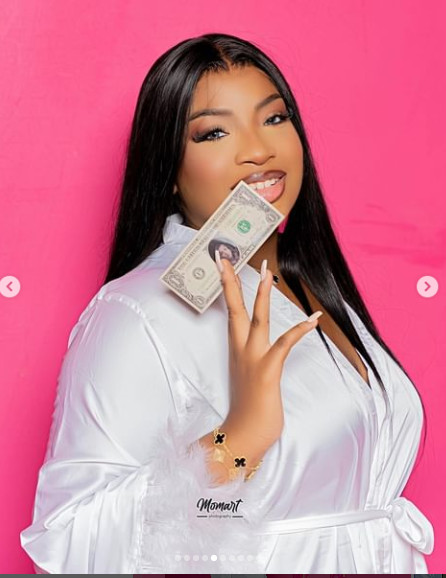 Enterrement de sa vie de jeune fille: La fille de Youssou Ndour, Vénus, adopte le look Barbie (Photos) Enterrement de sa vie de jeune fille: La fille de Youssou Ndour, Vénus, adopte le look Barbie (Photos)