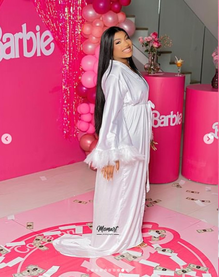 Enterrement de sa vie de jeune fille: La fille de Youssou Ndour, Vénus, adopte le look Barbie (Photos) Enterrement de sa vie de jeune fille: La fille de Youssou Ndour, Vénus, adopte le look Barbie (Photos)