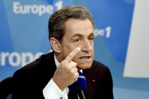 Sarkozy dénonce les "mensonges" de Hollande, sa candidature en 2017 pas "obligatoire"