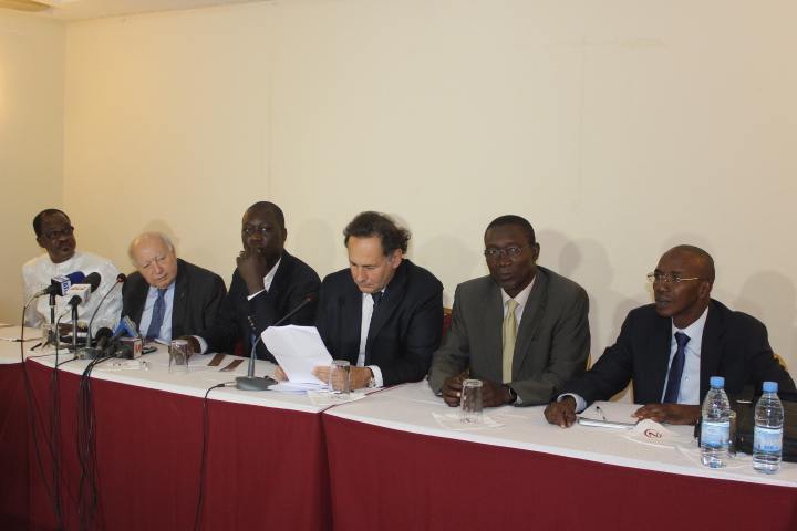 En images, la conférence de presse des avocats de Karim Wade