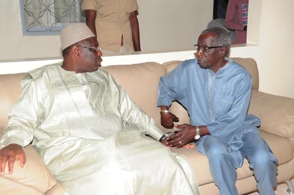 Macky Sall chez Becaye Diop pour présenter ses condoléances suite au décès de sa sœur