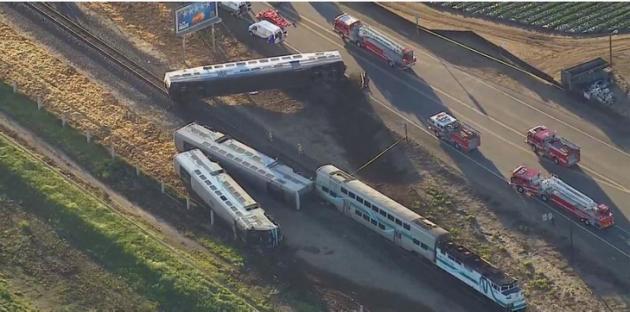 Un train déraille en Californie, au moins 30 blessés