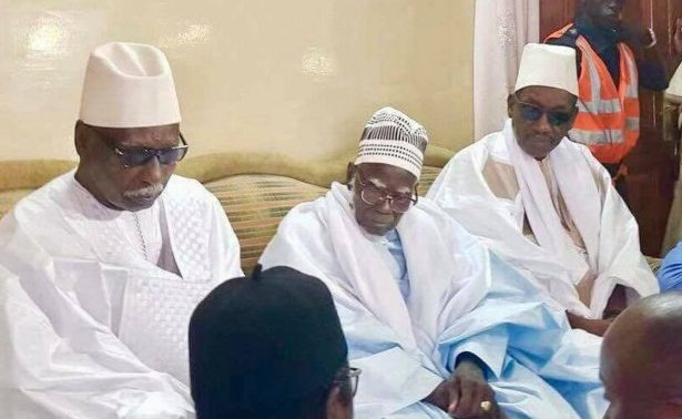 Dialogue inter confrérique: Des membres de «Sopey Al Amine» ont gâté les pèlerins en partance pour Touba Dialogue inter confrérique: Des membres de «Sopey Al Amine» ont gâté les pèlerins en partance pour Touba