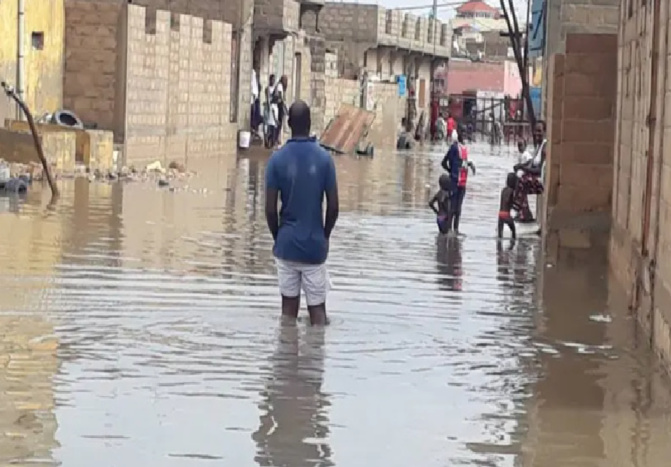 Achat d’une motopompe, évacuation les eaux de pluies : A Saint-Louis, Pikine Guinaw Rail initie des cotisations et dénonce l’inertie des autorités municipales