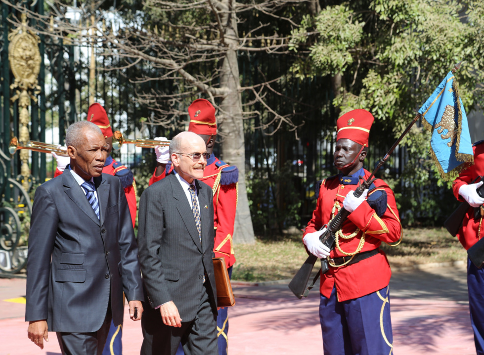 L'Ambassadeur James P. Zumwalt  et le président Macky Sall