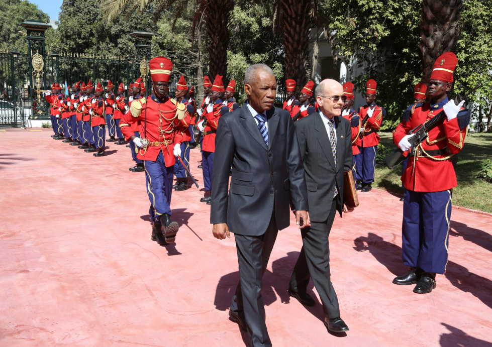 L'Ambassadeur James P. Zumwalt  et le président Macky Sall