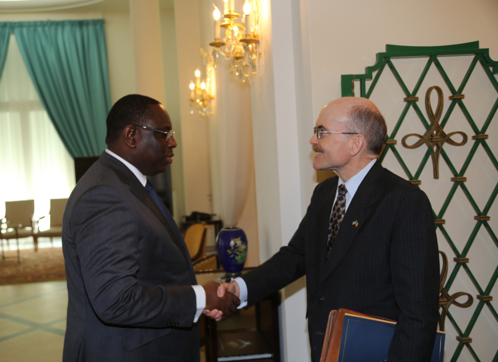 L'Ambassadeur James P. Zumwalt  et le président Macky Sall