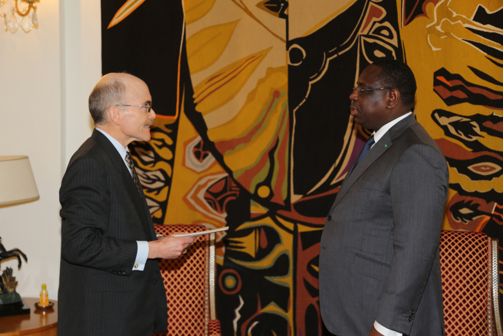 L'Ambassadeur James P. Zumwalt  et le président Macky Sall