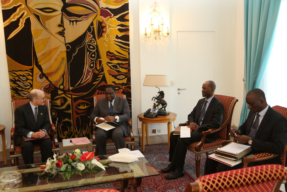 L'Ambassadeur James P. Zumwalt  et le président Macky Sall