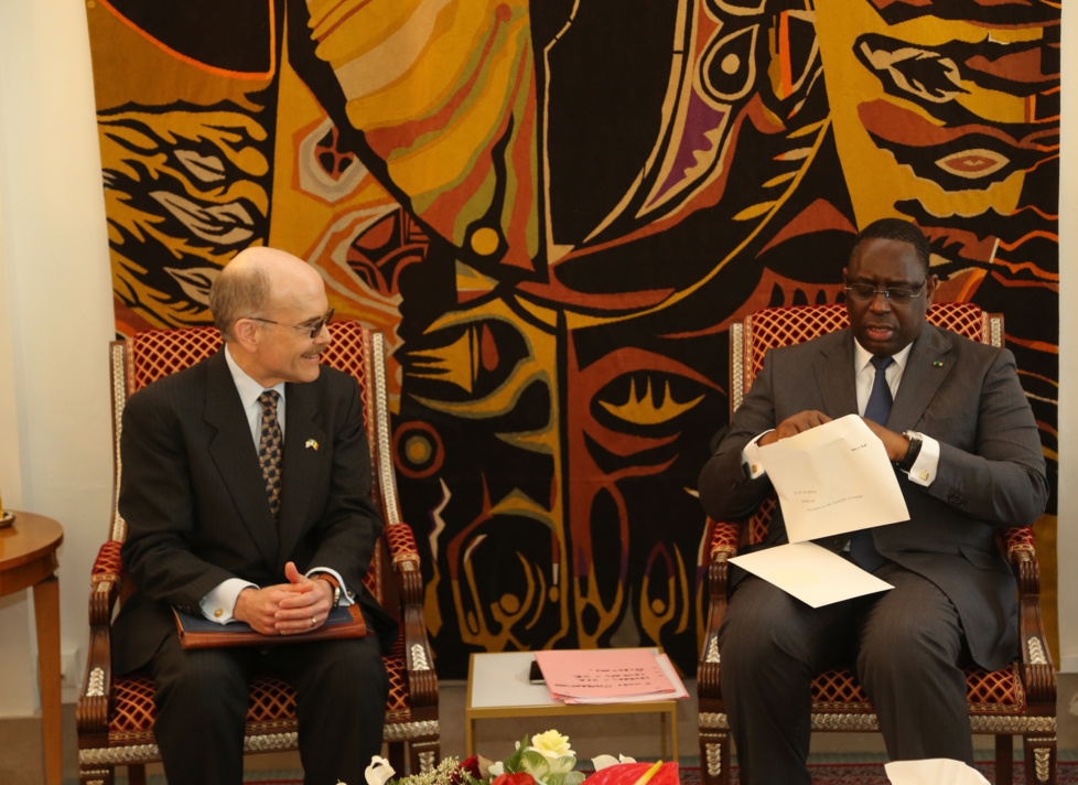 L'Ambassadeur James P. Zumwalt  et le président Macky Sall