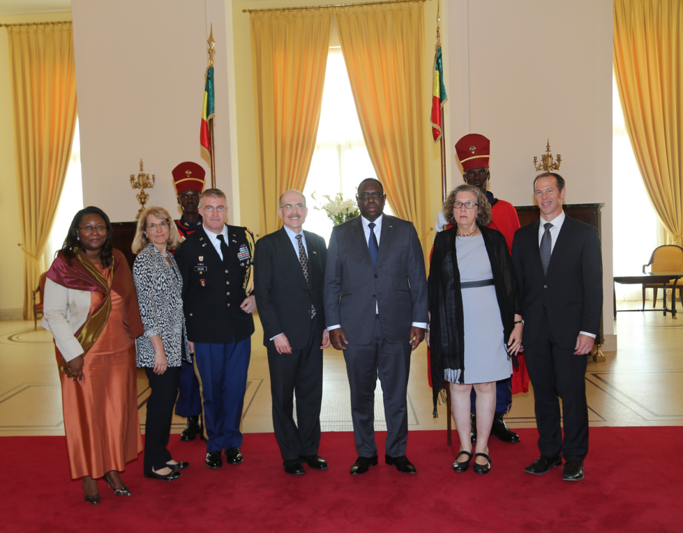 L'Ambassadeur James P. Zumwalt  et le président Macky Sall