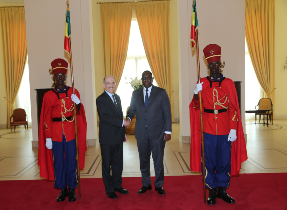 L'Ambassadeur James P. Zumwalt  et le président Macky Sall