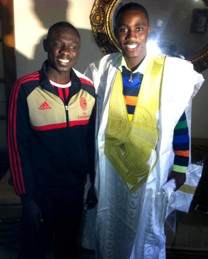 Vidéo: Waly Ballago Seck de tout cœur avec son frère Pape Diouf au Dock de Pullman le 04 Avril. Regardez