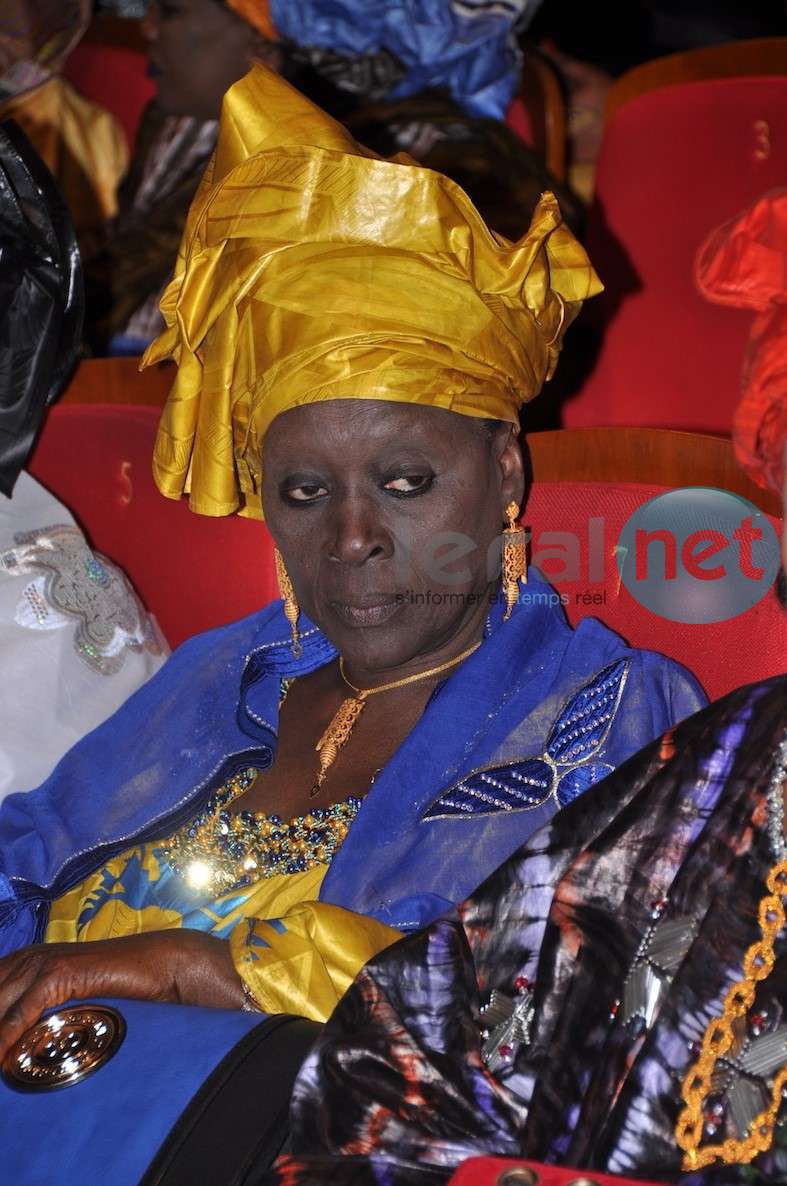 La maman de Titi assiste à l'anniversaire de sa fille au Grand Théâtre