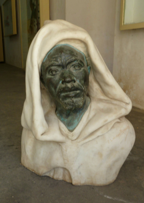 Une sculpture du roi de Dakar