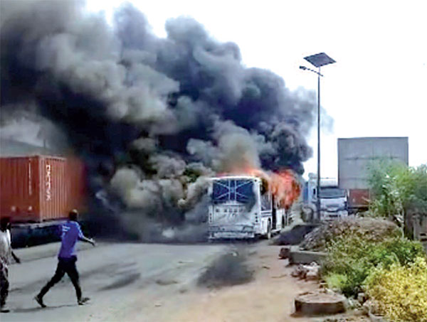 Attaque du bus au cocktail Molotov à Yarakh : 4 personnes arrêtées Attaque du bus au cocktail Molotov à Yarakh : 4 personnes arrêtées