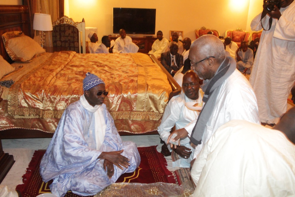 Vidéo et Photos de la visite de Serigne Cheikh Abdou Khadre Mbacké chez Pape Diop