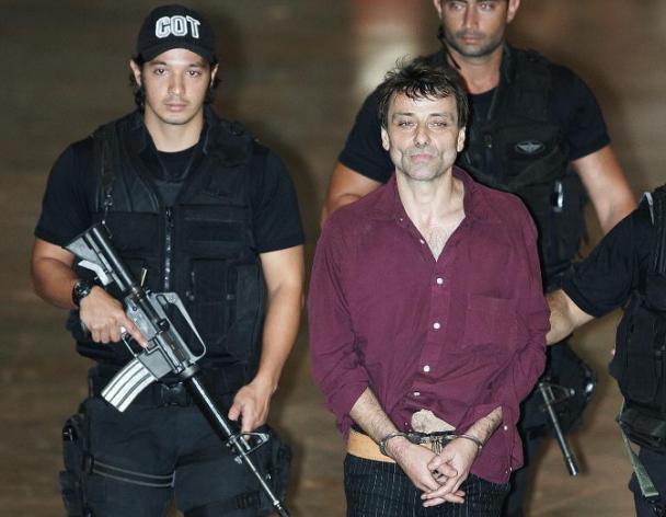 Brésil: l'écrivain italien Cesare Battisti arrêté en vue de son expulsion