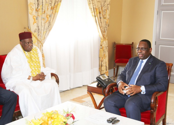 Macky Sall reçoit Issa Hayatou 