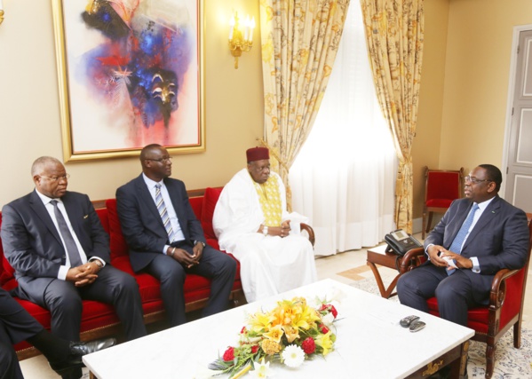 Macky Sall reçoit Issa Hayatou 