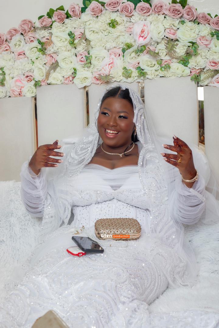 Le cœur de Tabara Sy, fille de Sidy Ahmed Sy Ibn Dabakh, n’est plus à prendre, elle a dit oui à Malick Diop Le cœur de Tabara Sy, fille de Sidy Ahmed Sy Ibn Dabakh, n’est plus à prendre, elle a dit oui à Malick Diop