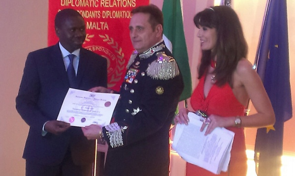 Le Ministre Omar Youm a reçu à Rome le Prix de la paix décerné au Président  Macky Sall
