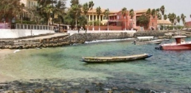 Pénurie d'eau à l’Ile de Gorée: L’Armée au secours des insulaires ! Pénurie d'eau à l’Ile de Gorée: L’Armée au secours des insulaires !