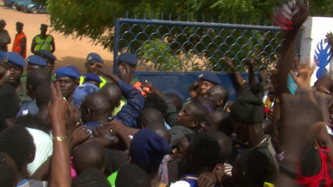 Arrestation de Assane Mbacké: Comment les gendarmes ont expédié le marabout à Diourbel et maté les manifestants 