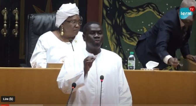 Incompatibilité de la fonction de ministre avec le mandat parlementaire : Me Oumar Youm viole l’article 54 de la Constitution, en prenant part à l’élection du bureau
