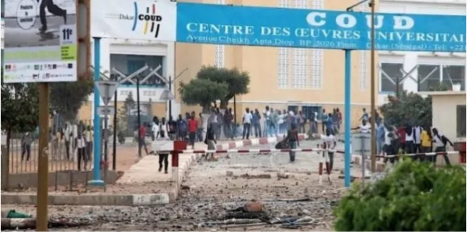 Ucad: La police a dispersé à coups de grenades lacrymogènes, la conférence de presse des étudiants