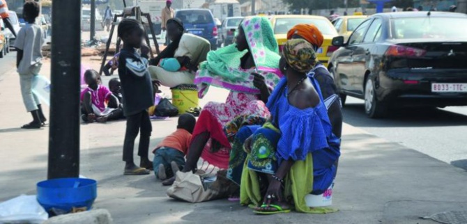 Mendicité: L’écolier, son goûter et la mendiante