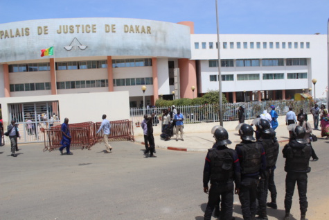 Les gmis postes devant le tribunal