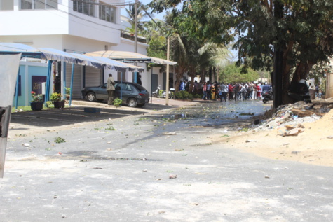 Les militants repousses devant  le domicile de Wade