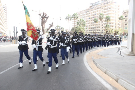 Revivez les images marquantes de la cérémonie de prise d'armes présidée par le Président Macky Sall 