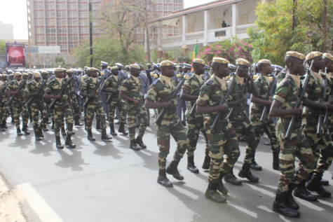 Revivez les images marquantes de la cérémonie de prise d'armes présidée par le Président Macky Sall 