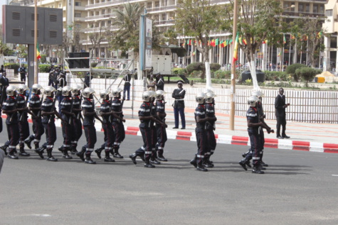 Revivez les images marquantes de la cérémonie de prise d'armes présidée par le Président Macky Sall 