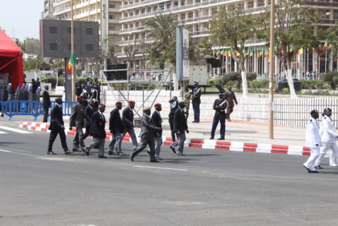 Revivez les images marquantes de la cérémonie de prise d'armes présidée par le Président Macky Sall 