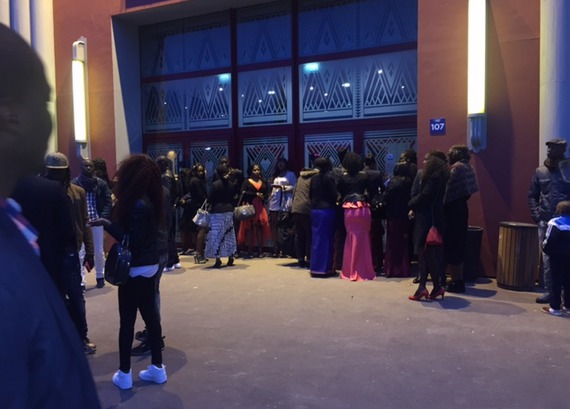 Images – l’ambiance devant le « Dock Pullman »