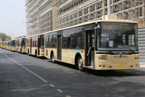 Le chef de l’Etat réceptionne les nouveaux bus de Dakar Dem Dikk, peints aux couleurs de l'Apr
