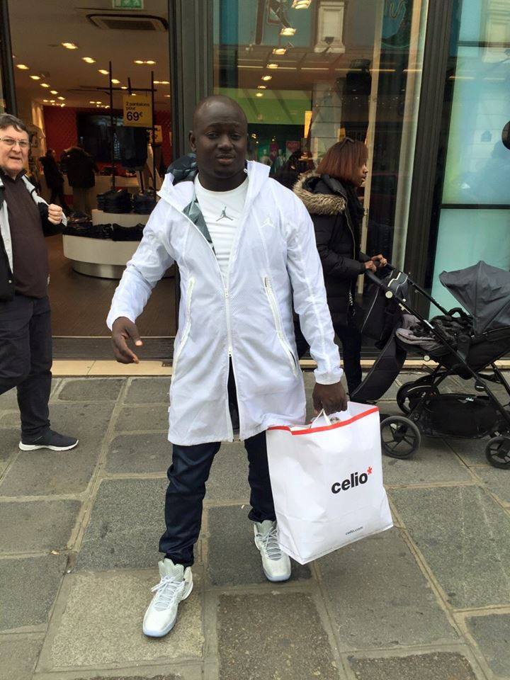 Baye Ndiaye en mode shopping à Paris 