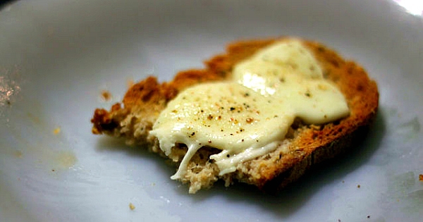 Les gens qui aiment le fromage grillé font plus l'amour et sont de meilleures personnes ! C'est fou, mais c'est prouvé par la science...