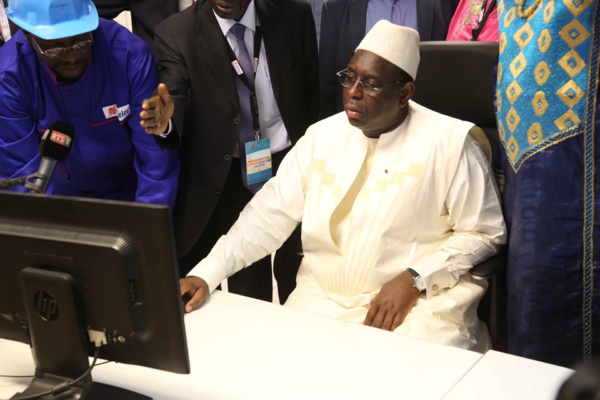Macky Sall inaugure la centrale électrique de Kahone et annonce ses ambitions pour le secteur